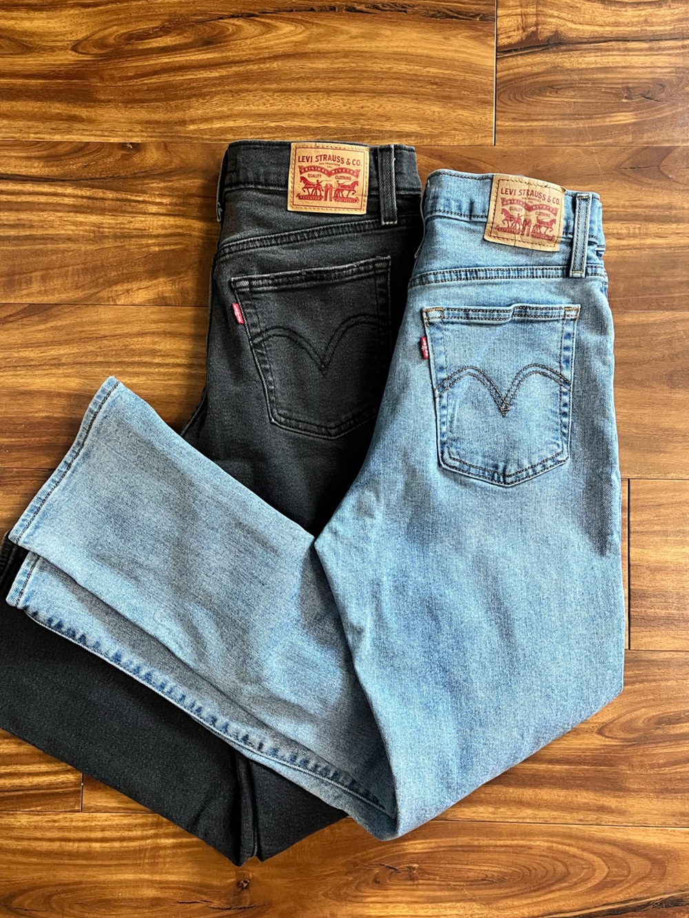 Levi's Wedgie Straight Jeans in Black & Light Blue Denim